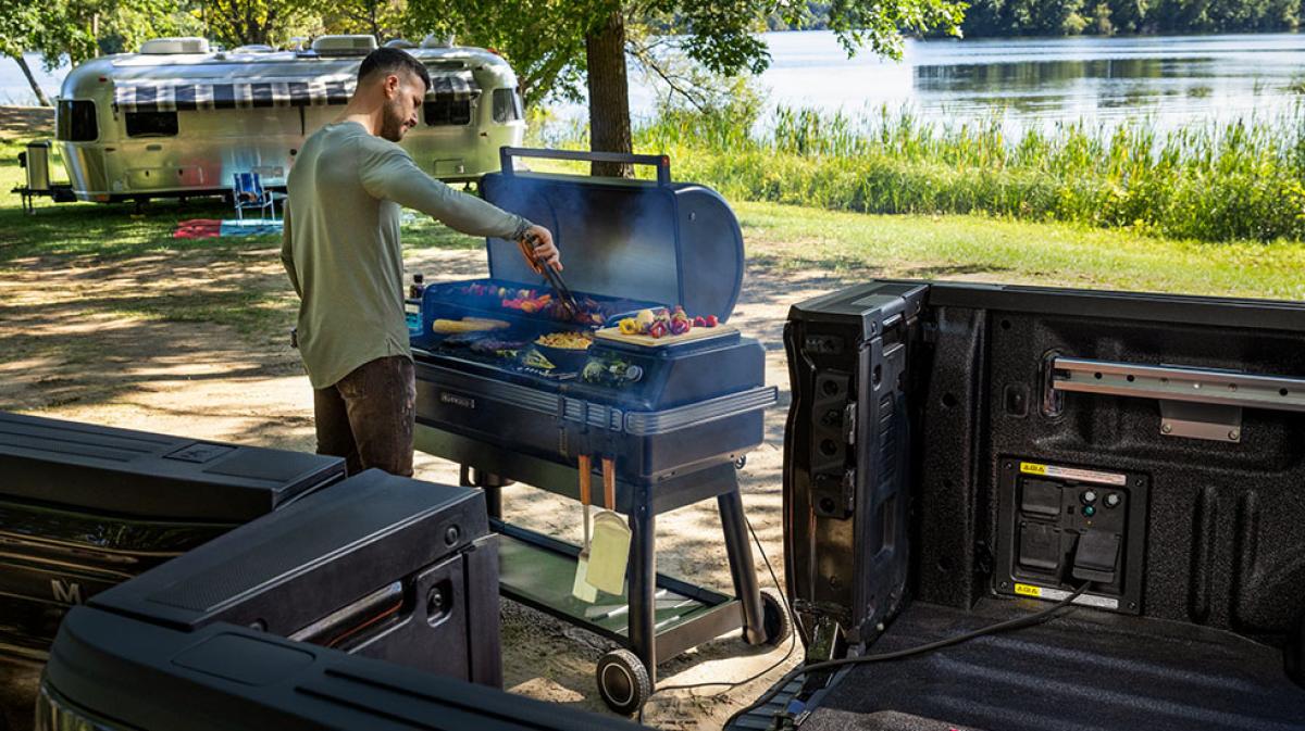 An owner grills out using Pro Power Onboard at their campsite.